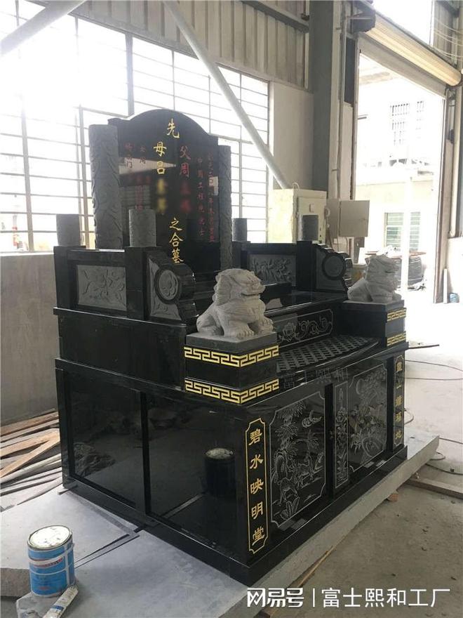 挑选墓碑石材的讲究与情感pg电子首页艺术与缅怀：(图1)