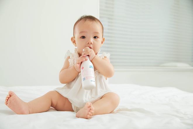 ?华西药学教授研发温和保湿 + 防泛红pg电子免费模拟器宝宝身体乳什么牌子好(图2) ?华西药学教授研发温和保湿 + 防泛红pg电子免费模拟器宝宝身体乳什么牌子好(图2)